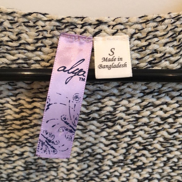 Knitted tunic - off white and black coloring - Picture 4 of 7